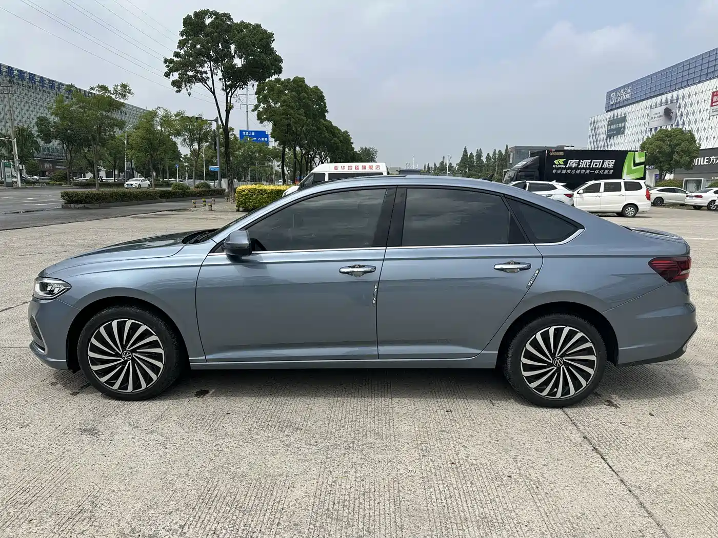 Volkswagen Lavida 2023 Model 280TSI DSG Eternal Edition фото 2