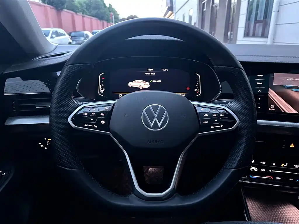 Volkswagen Passat 2023 280TSI Elite Edition фото 7