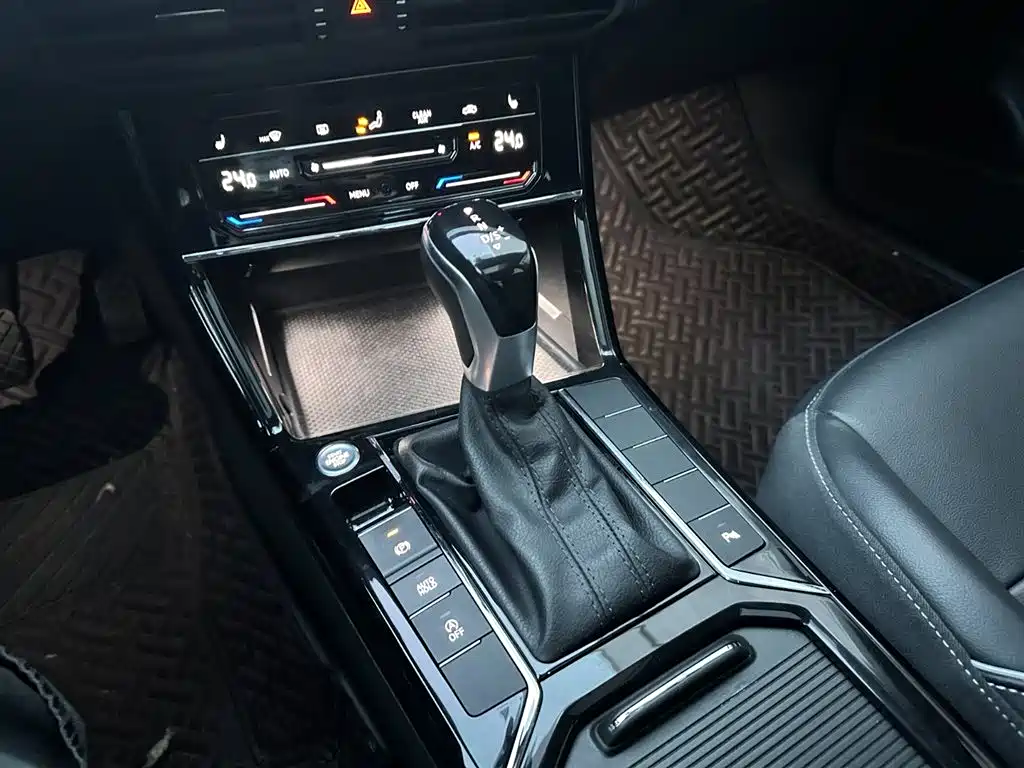 Volkswagen Passat 2023 280TSI Elite Edition фото 10