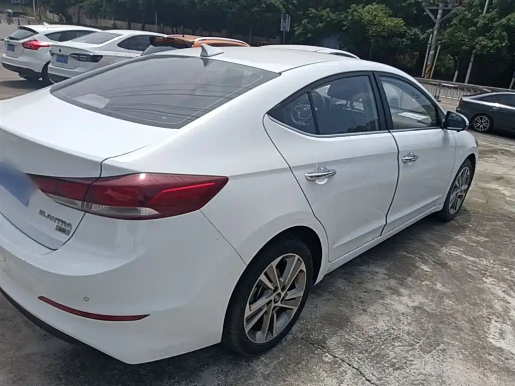 Hyundai Elantra 2016 Model 1.6L Automatic Smart Elite фото 7