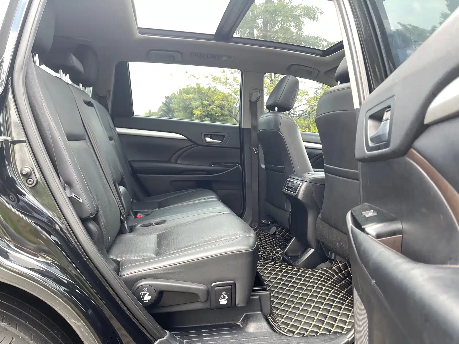 Фото 15 - Toyota Highlander