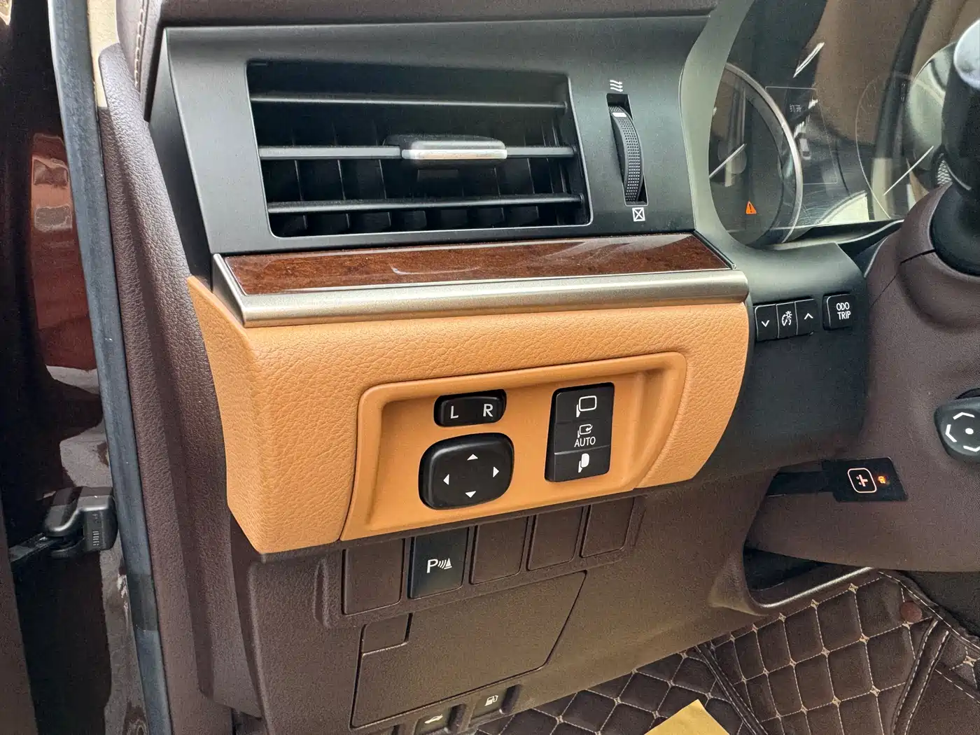 Lexus ES 2015 250 Elegance Edition фото 14