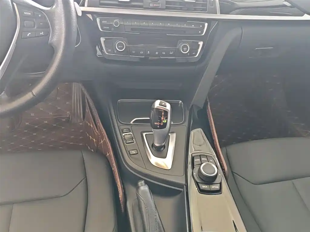 BMW 3 Series 2017 318i Fashion фото 14