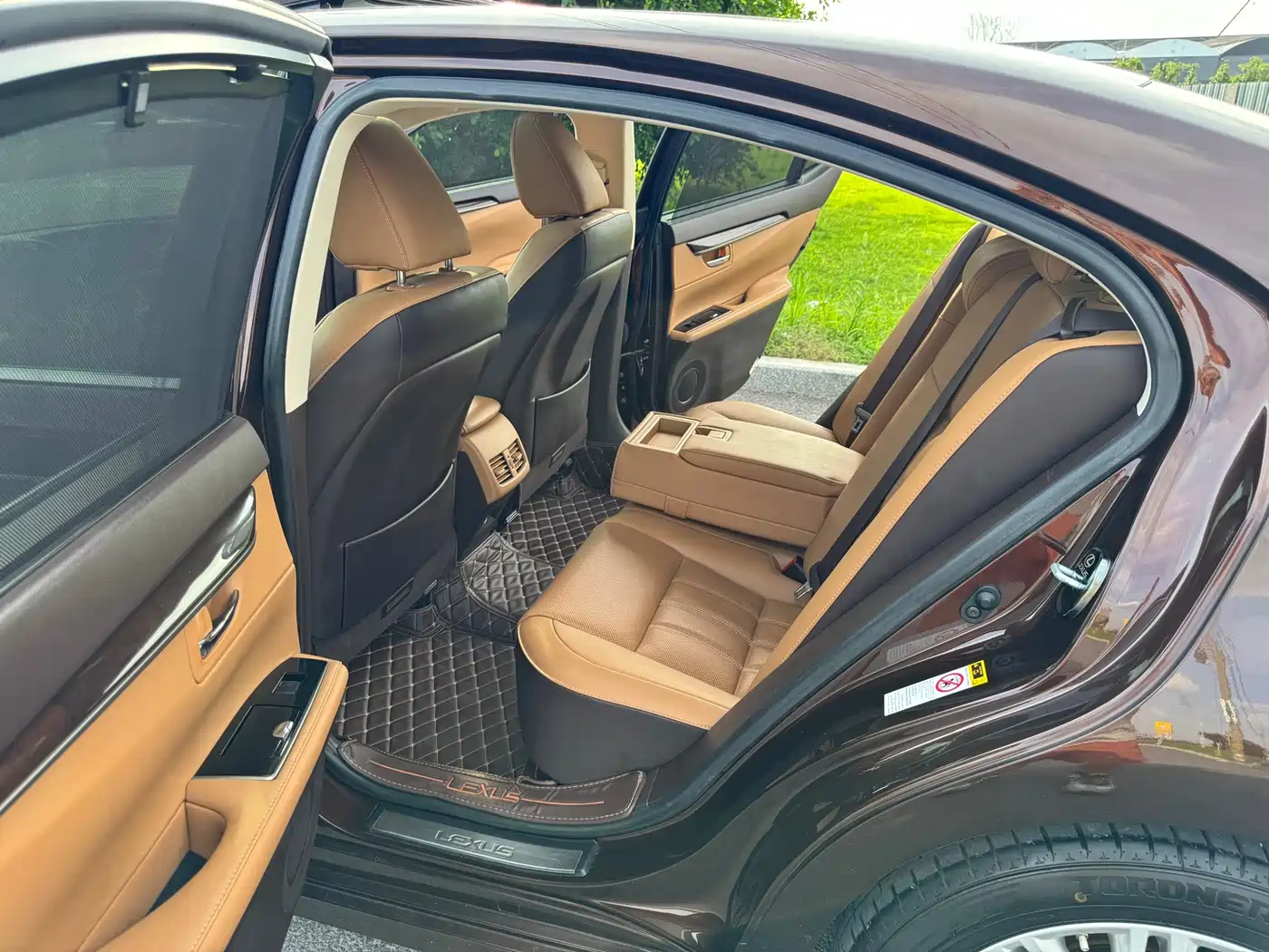 Lexus ES 2015 250 Elegance Edition фото 24