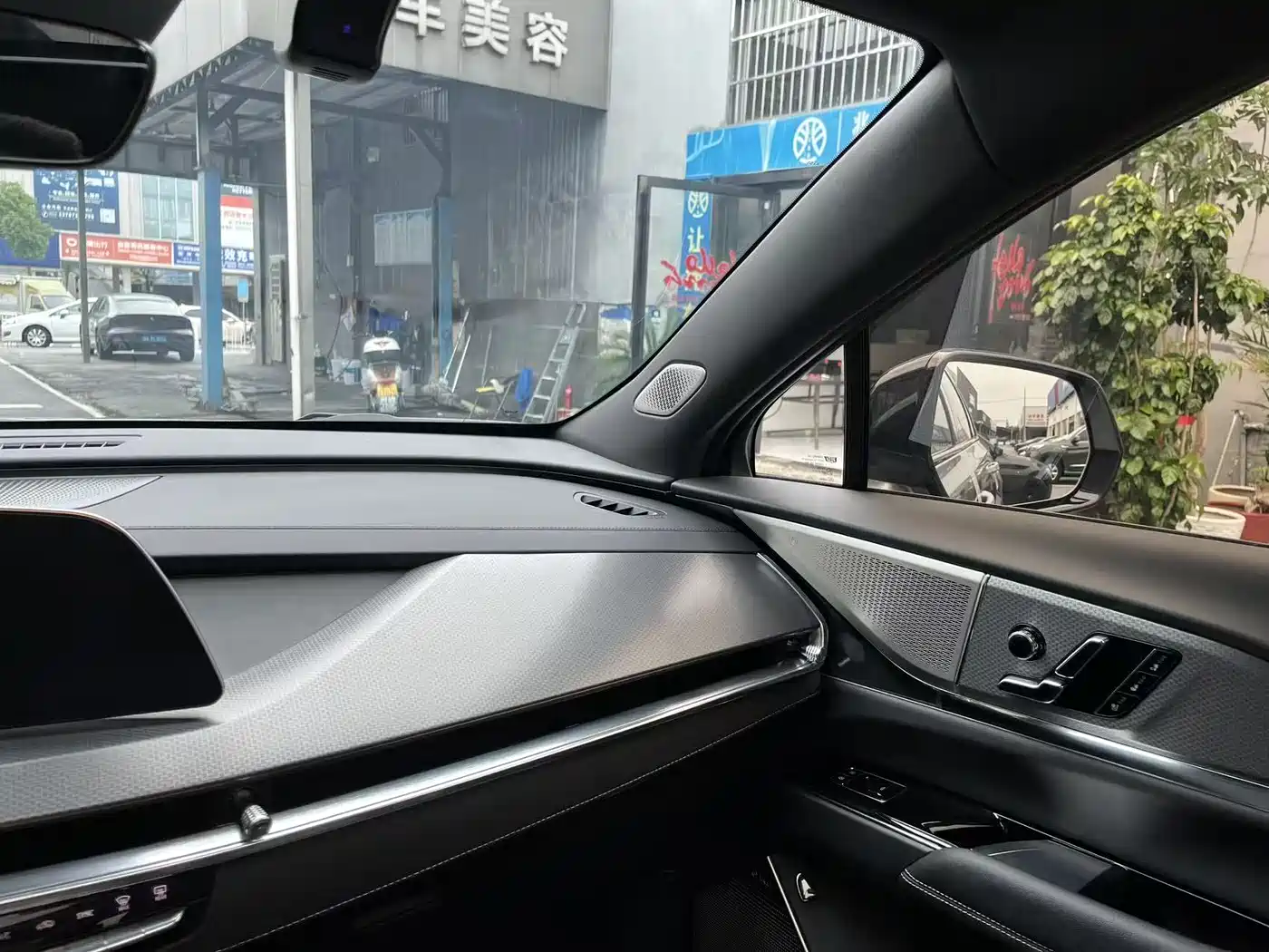 Cadillac XT5 2025 2.0T Premium Model фото 10