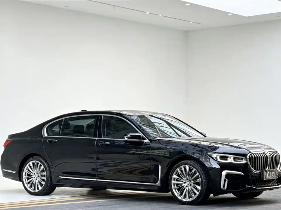 BMW 7 Series 2016 740Li Leading Edition фото 3