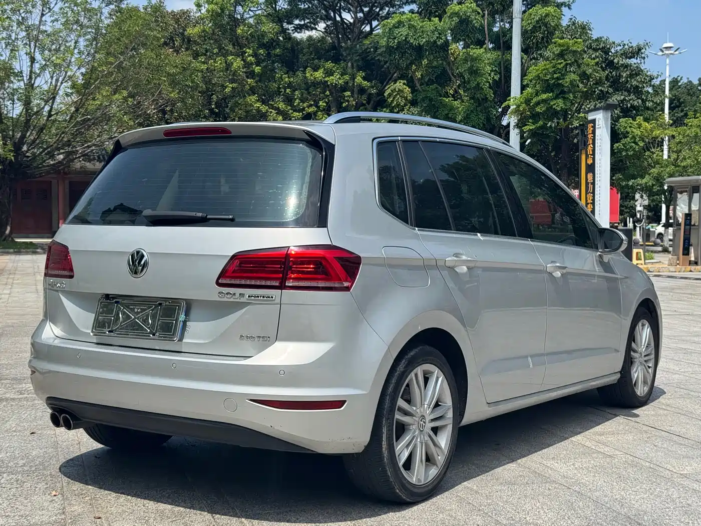 Volkswagen Golf Sportsvan 2016 230TSI Automatic Luxury фото 12