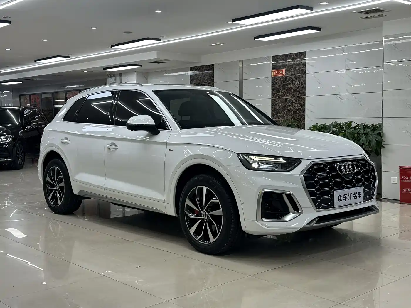 Audi Q5L 2022 40T Luxury Dynamic фото 3