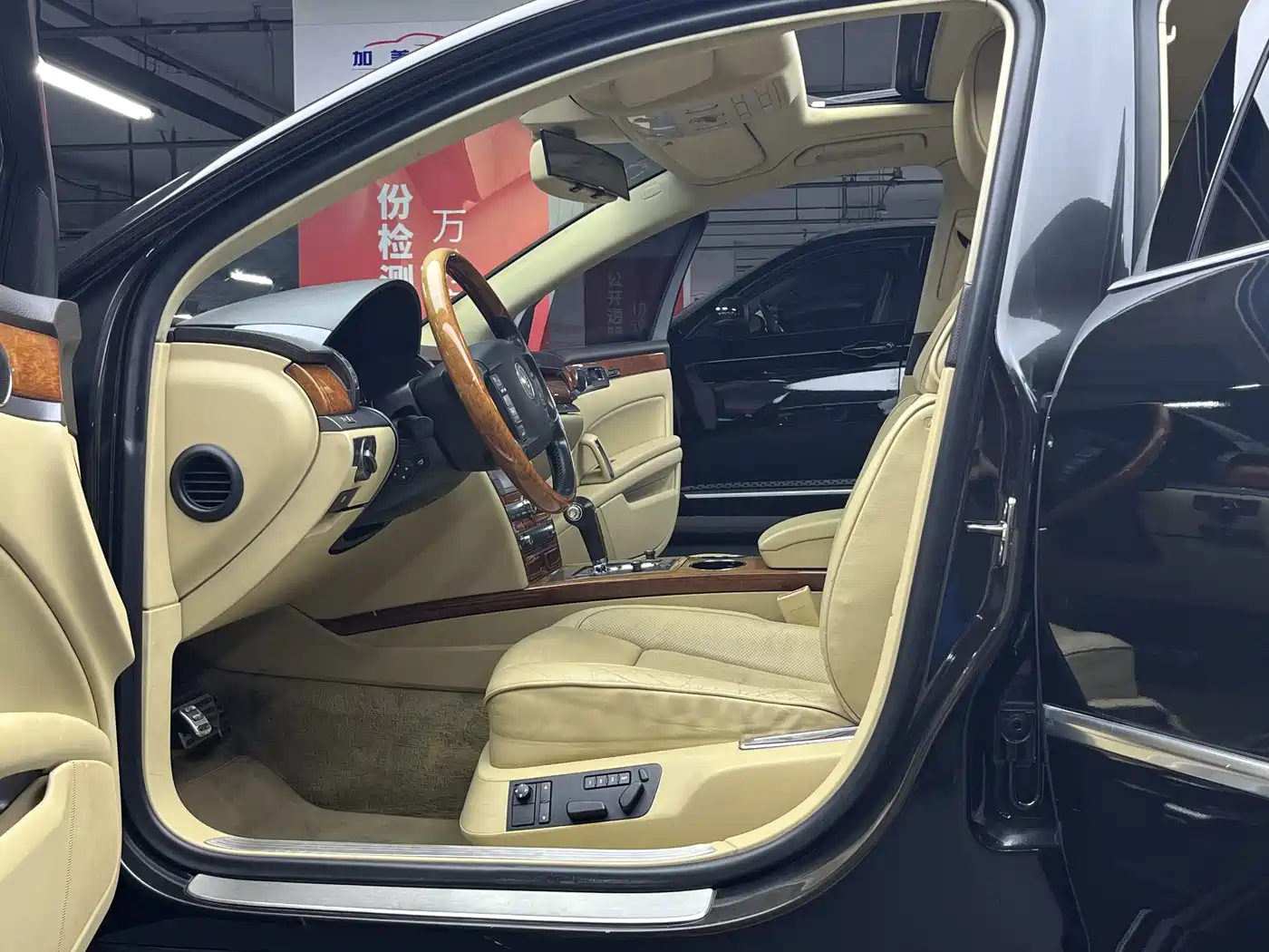 Volkswagen Phaeton 2007 Model 3.2L V6 5-Seat Base фото 6