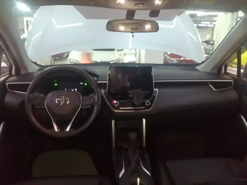 Toyota Frontlander 2023 2.0L CVT Elite Edition фото 10