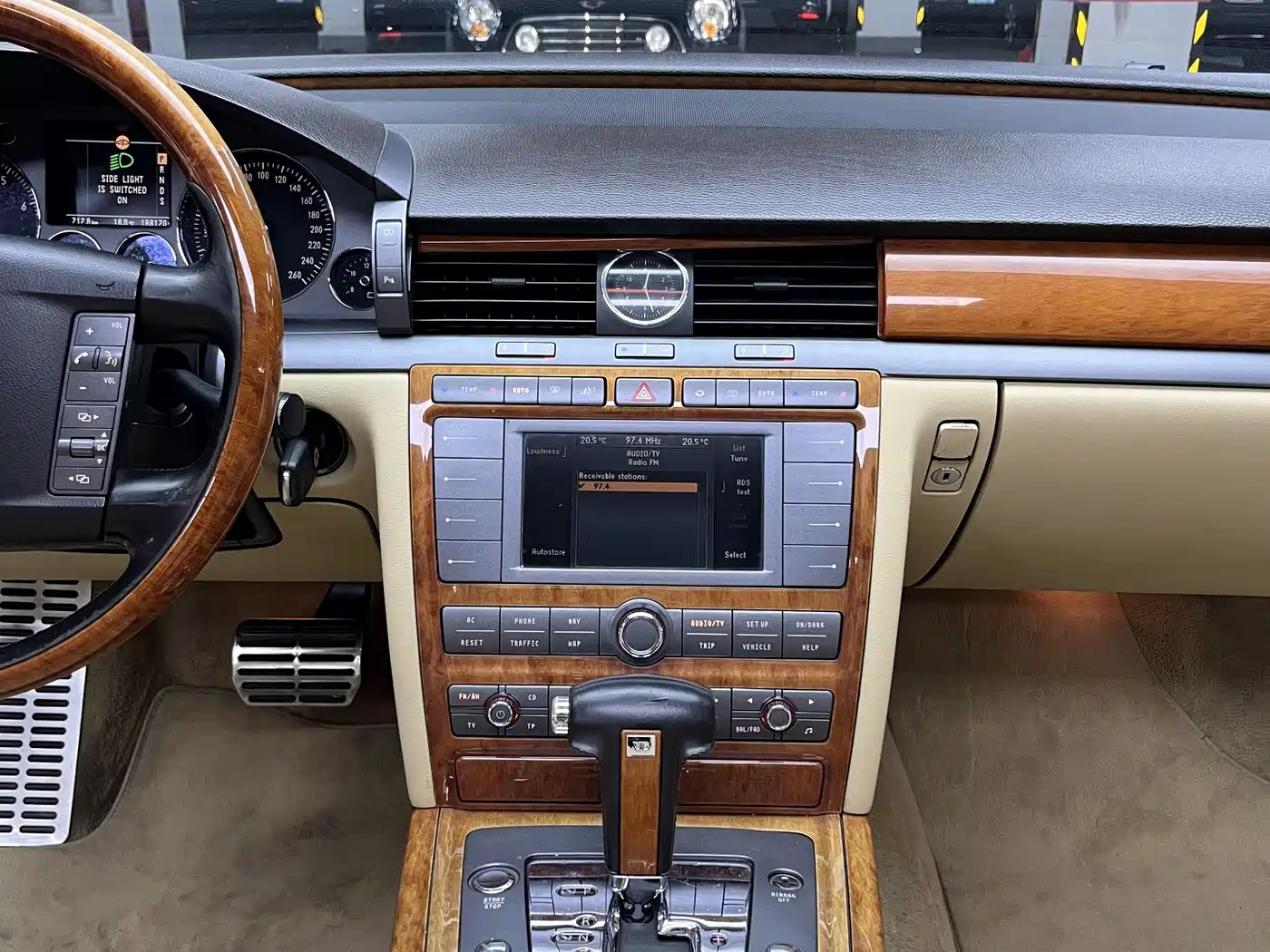 Volkswagen Phaeton 2007 Model 3.2L V6 5-Seat Base фото 9