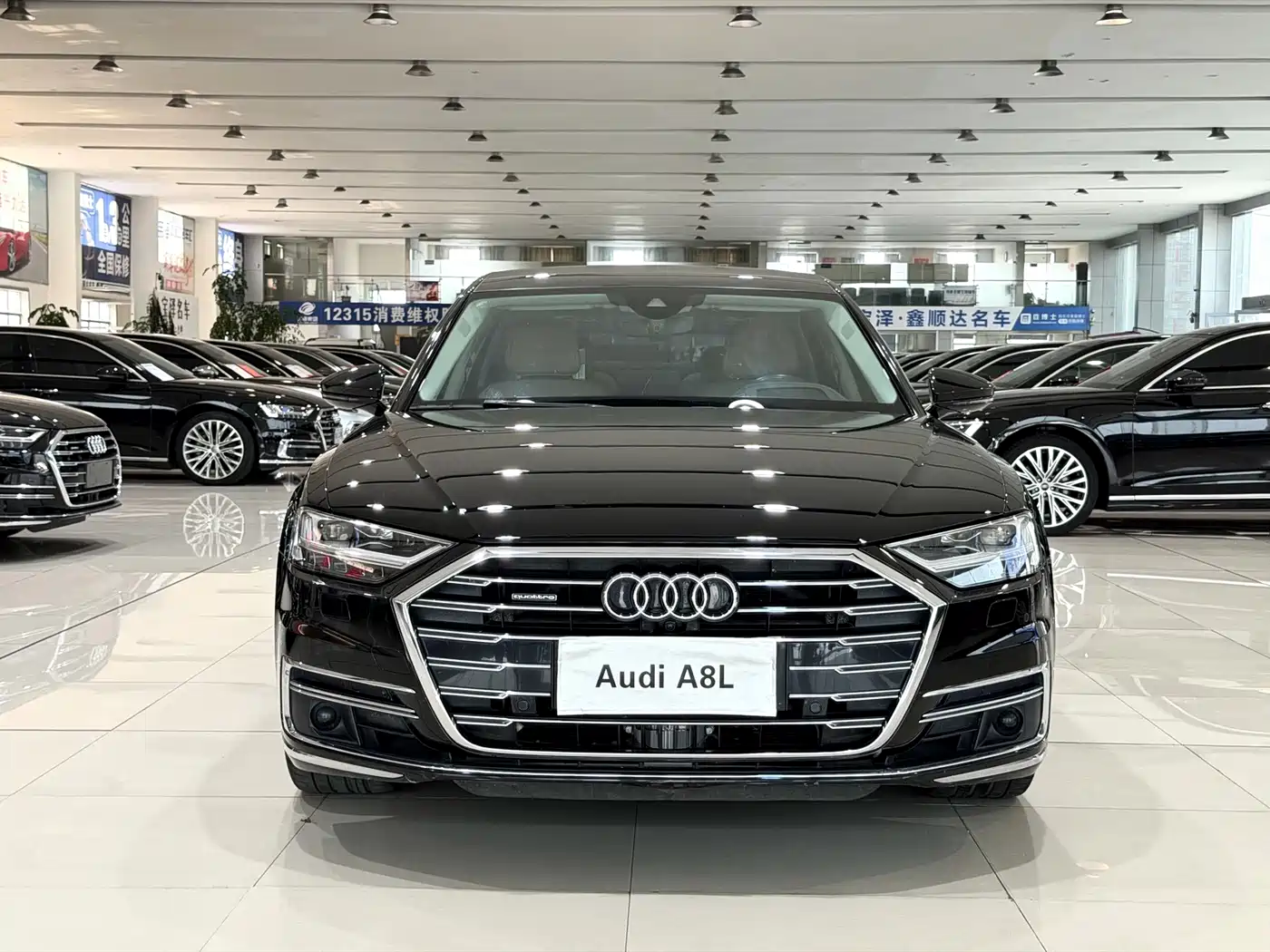 Фото 2 - Audi A8