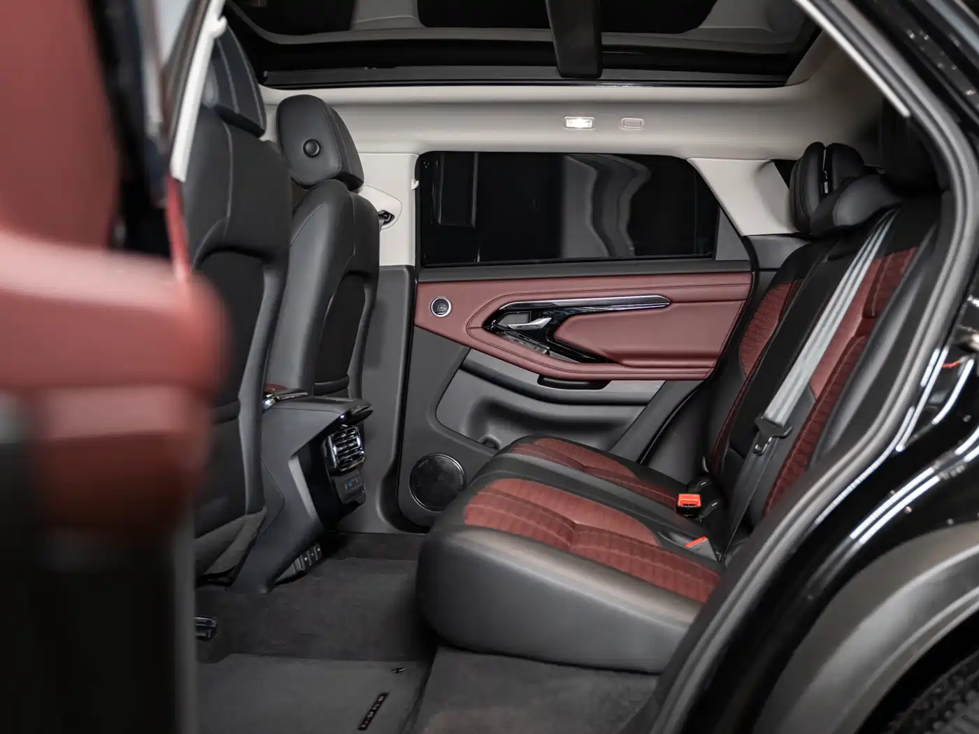 Land Rover Range Rover Evoque 2022 Range Rover Evoque L 249PS R-Dynamic Luxury Edition фото 18
