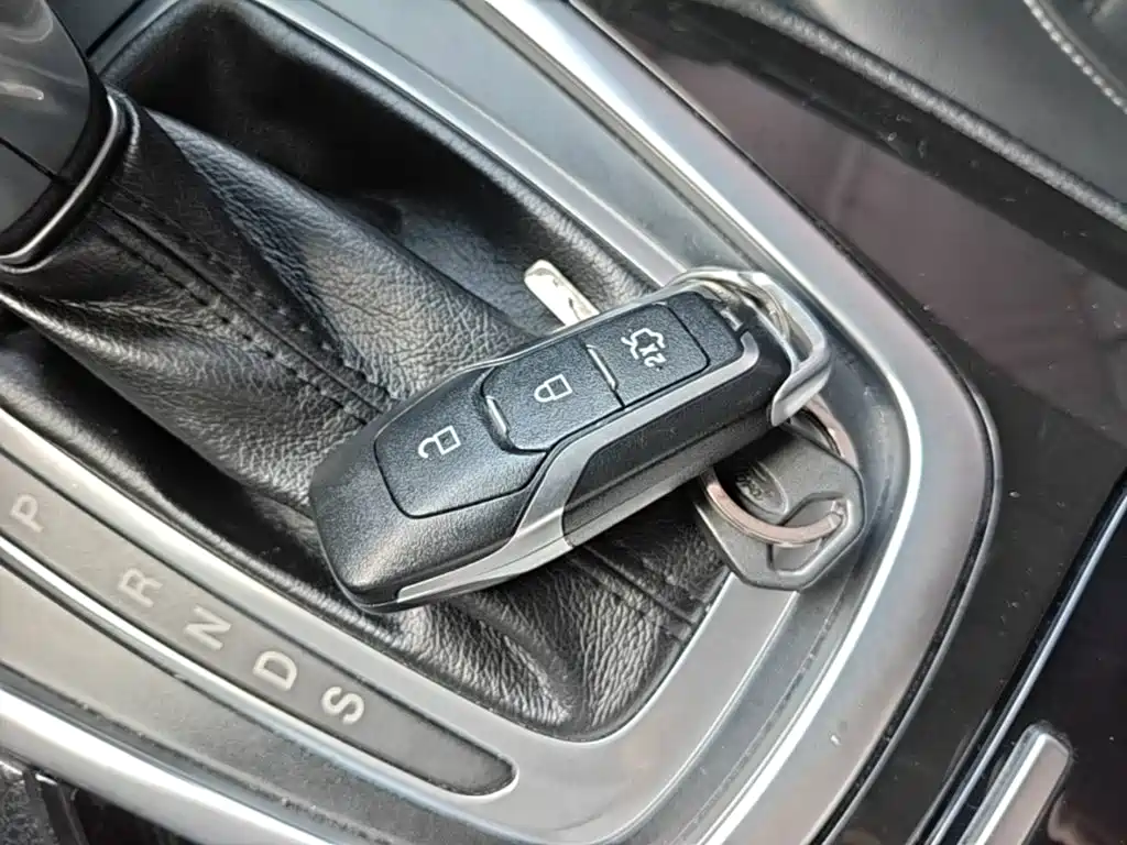 Фото 9 - Ford Edge
