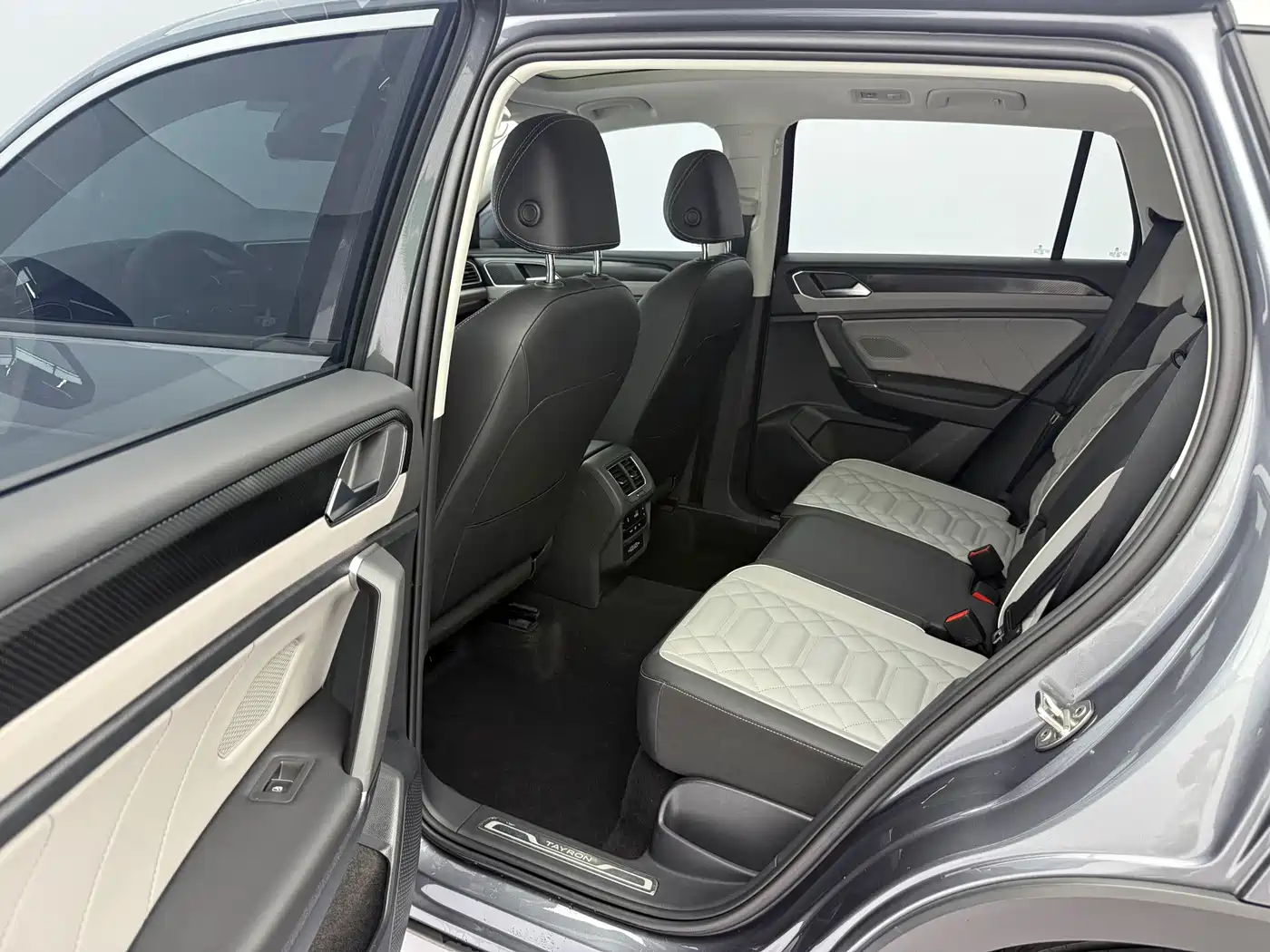 Volkswagen Tayron 2023 280TSI 2WD Luxury Plus Advanced Edition фото 13