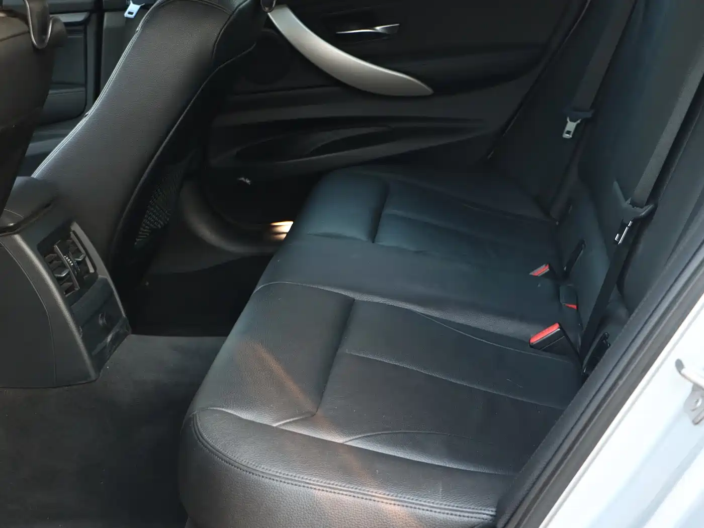 BMW 3 Series GT 2013 Model 320i Leading фото 20