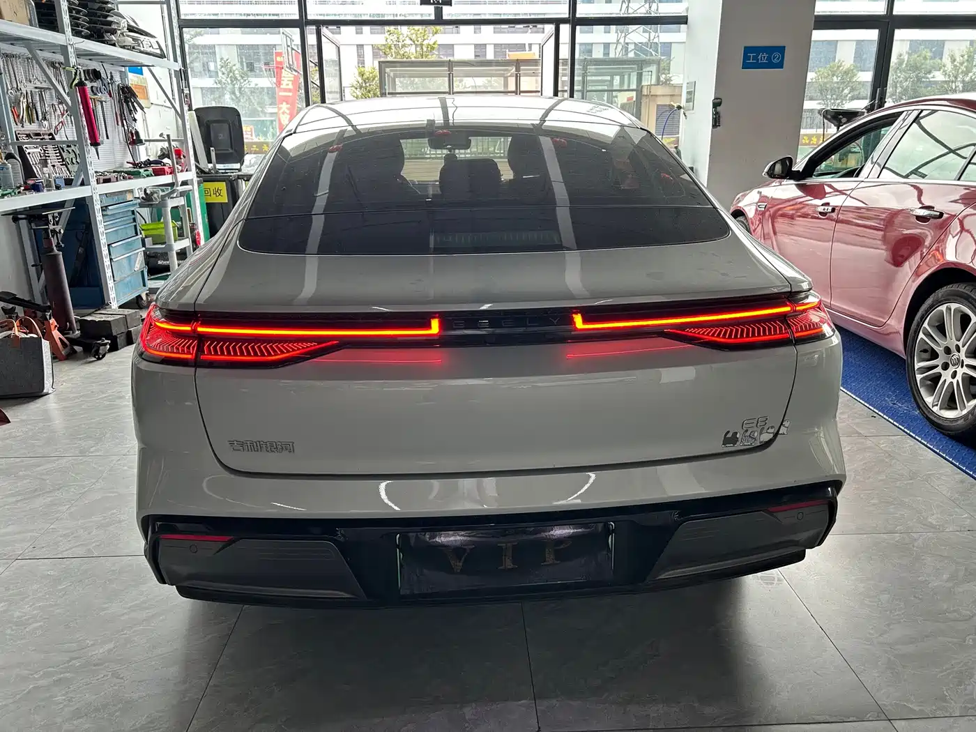 Geely Galaxy Galaxy E8 2024 2024 Model 550km RWD Soaring Dragon Edition
