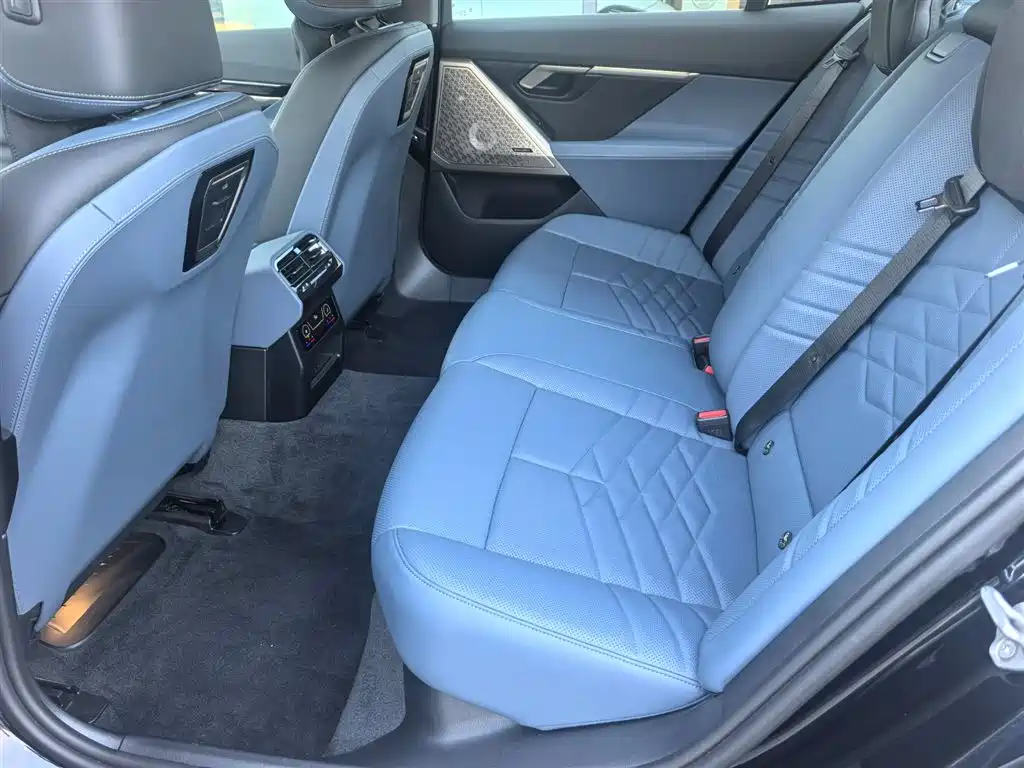 Photo 6 - BMW 5 Series