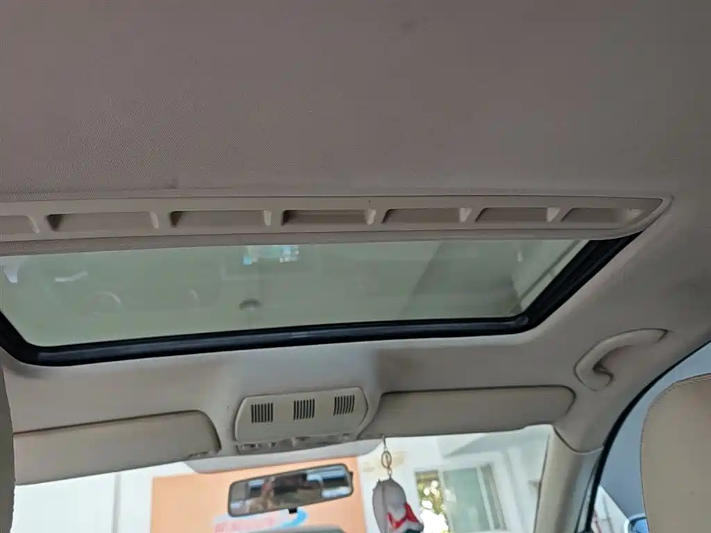 Škoda Octavia 2015 Classic 1.6L Automatic Elite Edition фото 18