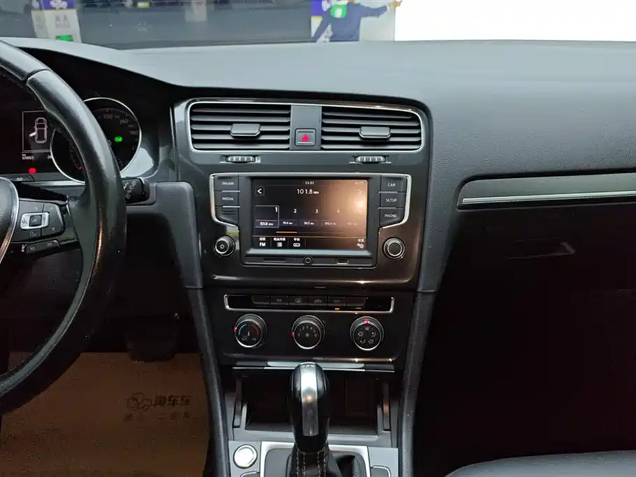 Volkswagen Golf 2017 230TSI Auto Comfort Millionth Anniversary Edition фото 13