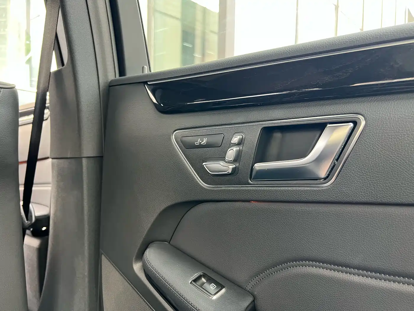 Mercedes-Benz E-Class 2015 Facelift E 260 L Sport фото 39