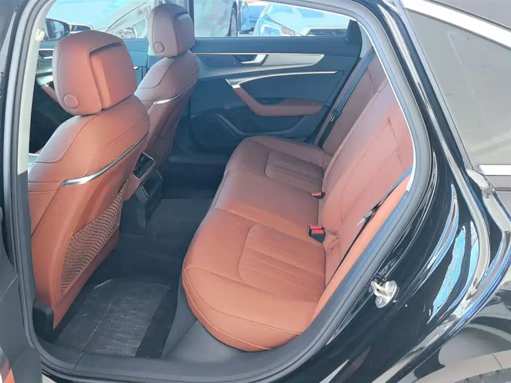 Audi A6L 2021 40 TFSI Luxury Elegance фото 17