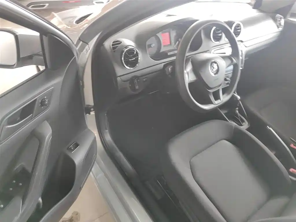 Volkswagen Jetta 2017 1.5L Automatic Fashion фото 16