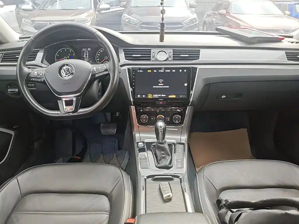 Volkswagen Passat 2017 330TSI DSG Prestige фото 10