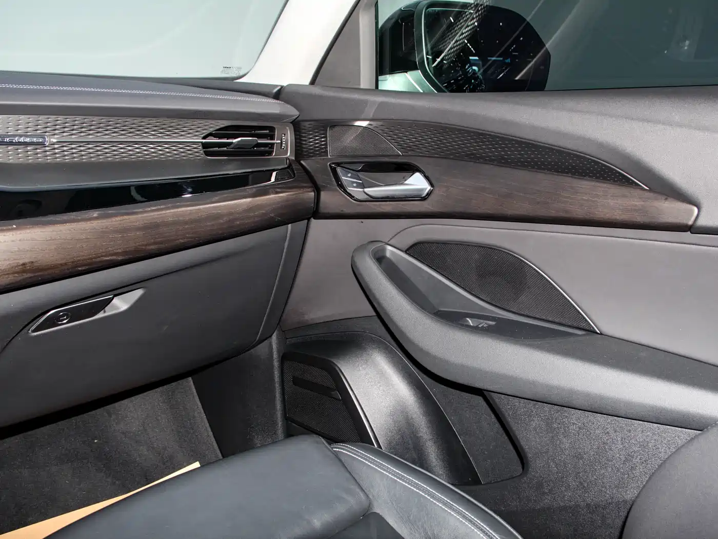 Audi Q6 2024 40 TFSI quattro Cloud View Yulin Package 7-seater фото 31