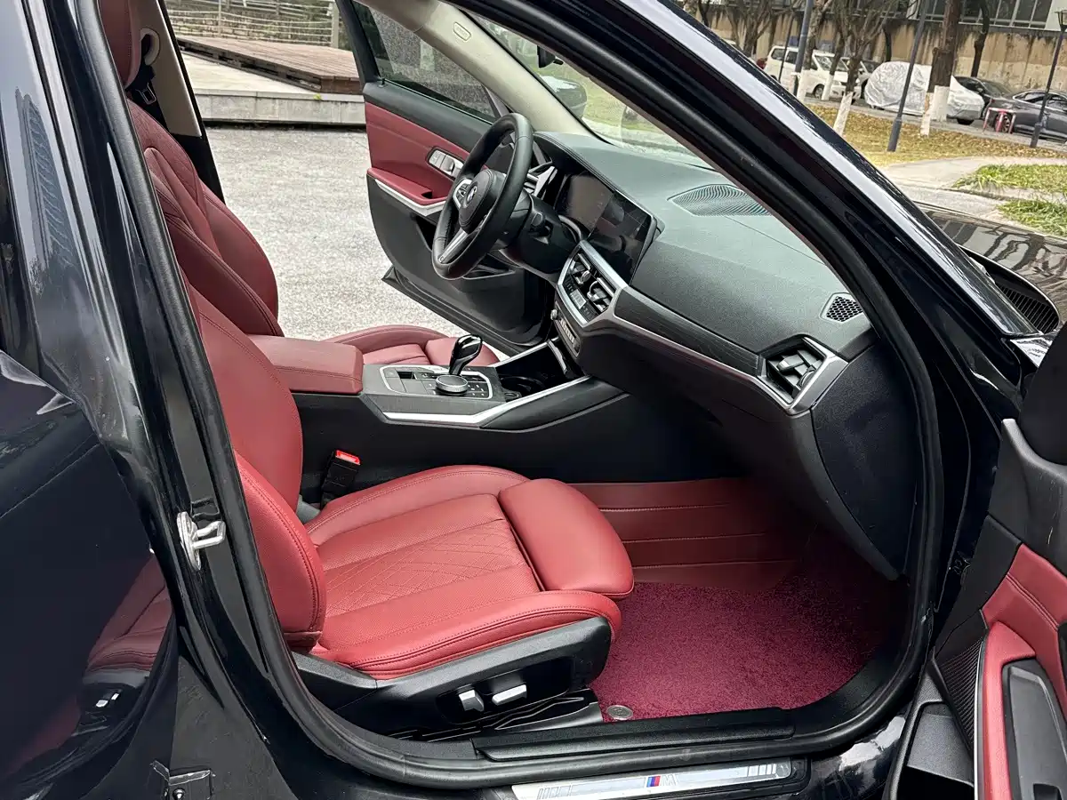 Photo 13 - BMW 3 Series
