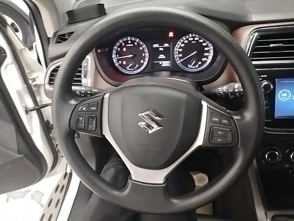 Suzuki Xiaotu 2018 2017 1.6L Manual 2WD Urban Fashion