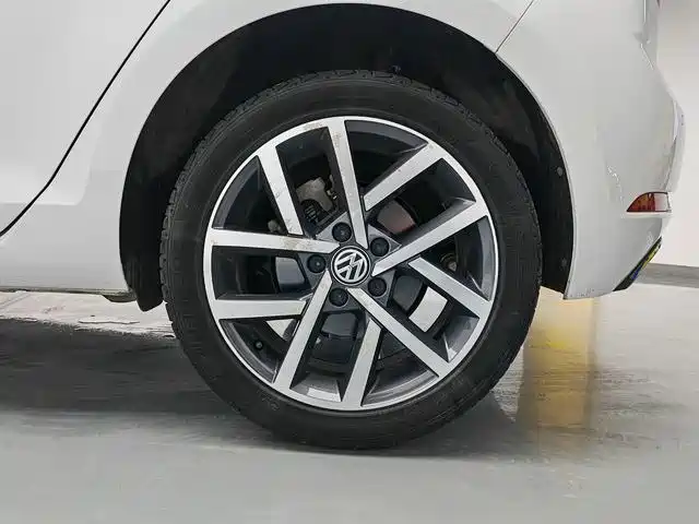 Фото 18 - Volkswagen Golf