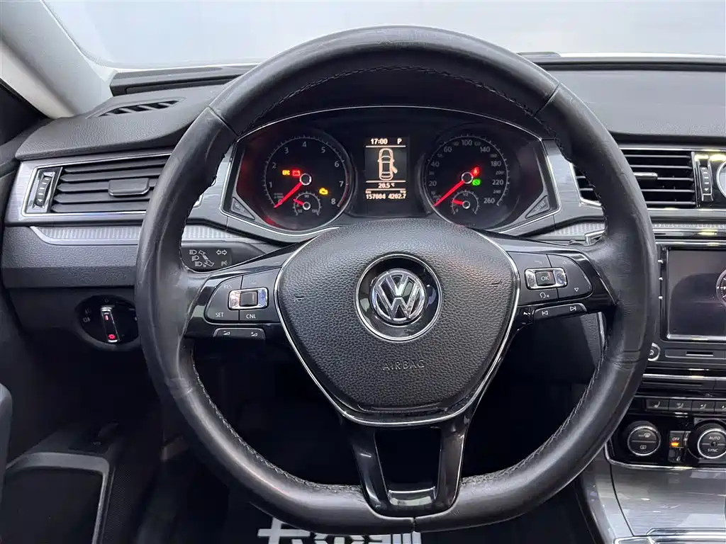 Volkswagen Passat 2017 330TSI DSG Prestige фото 15