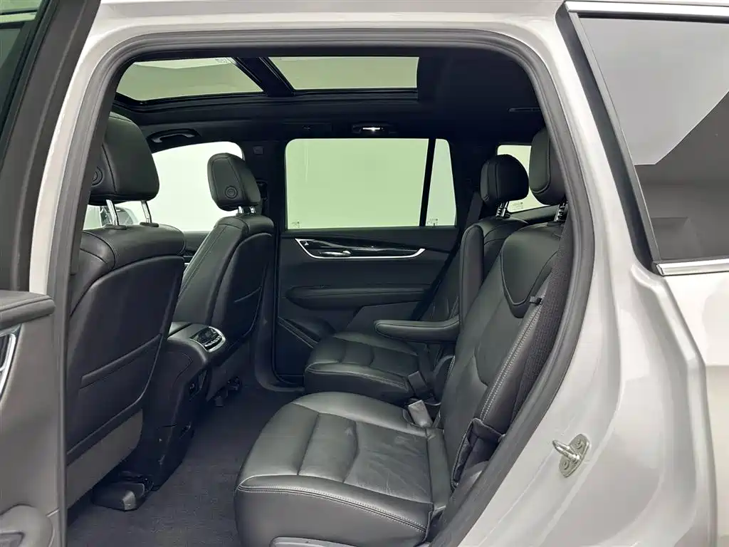 CADILLAC XT6
