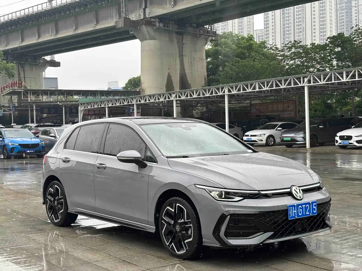 Volkswagen Golf 2025 Second Facelift 300TSI R-Line фото 3