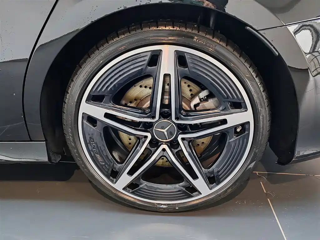 Mercedes-Benz A-Class AMG 2025 AMG A 35 L 4MATIC фото 8
