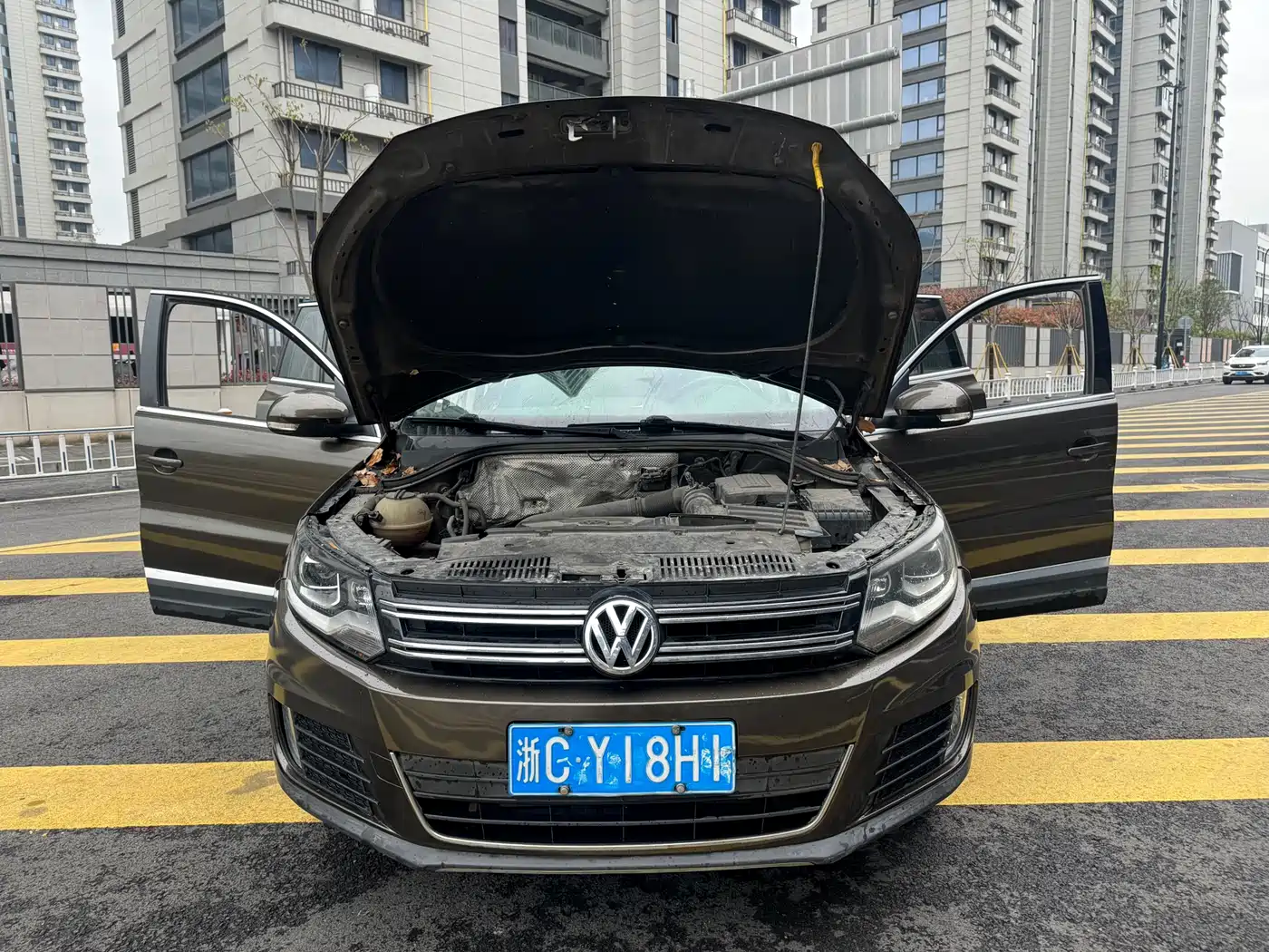 VOLKSWAGEN TIGUAN