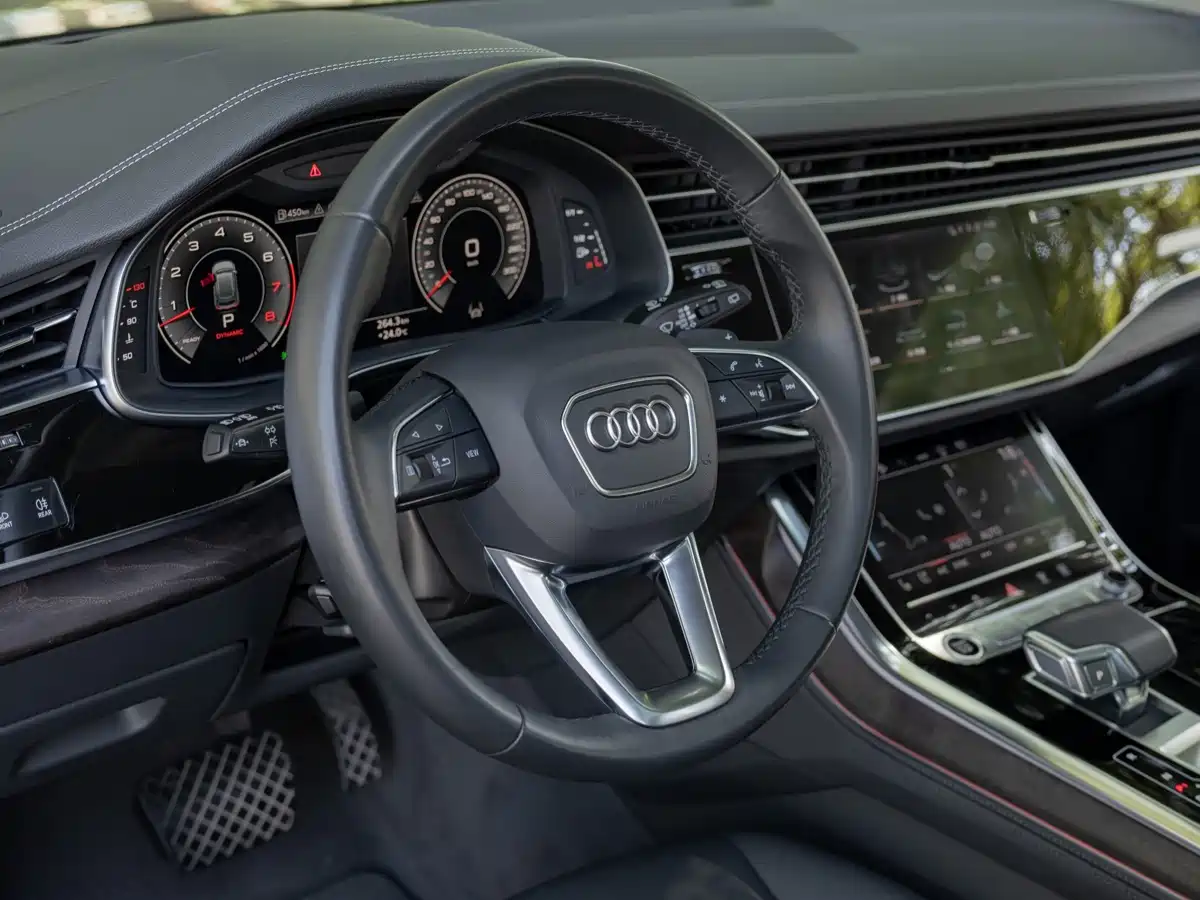 Audi Q8 2024 2023 55 TFSI Luxury Sport