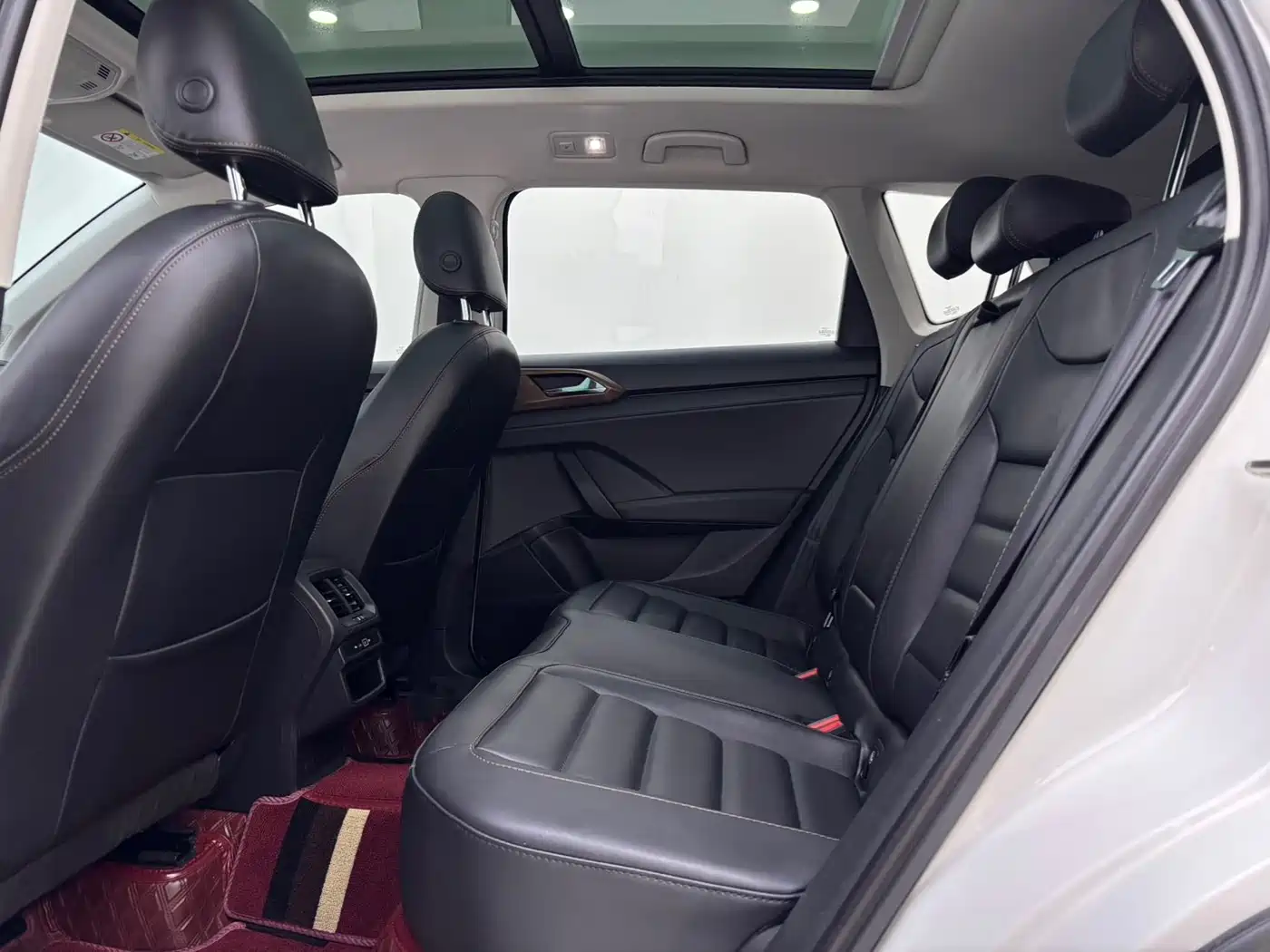 Volkswagen Tharu 2022 280TSI FWD Luxury Edition фото 5