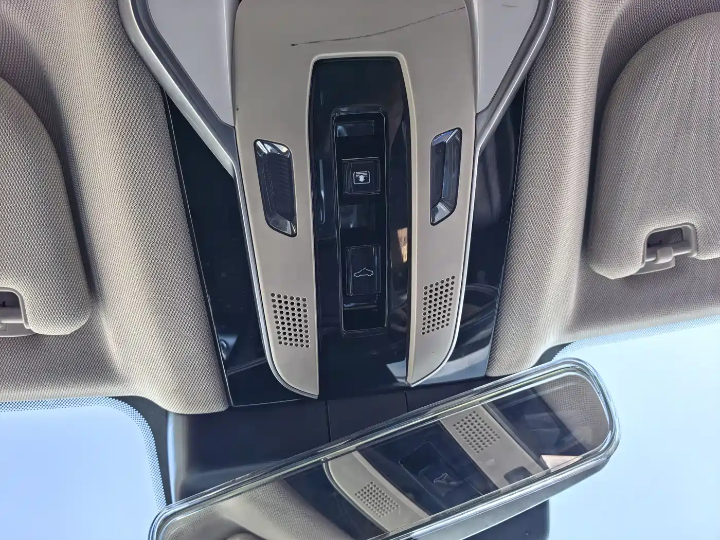 Hongqi H5 2024 1.5T DCT Smart Connect Flag Rhythm Edition фото 15