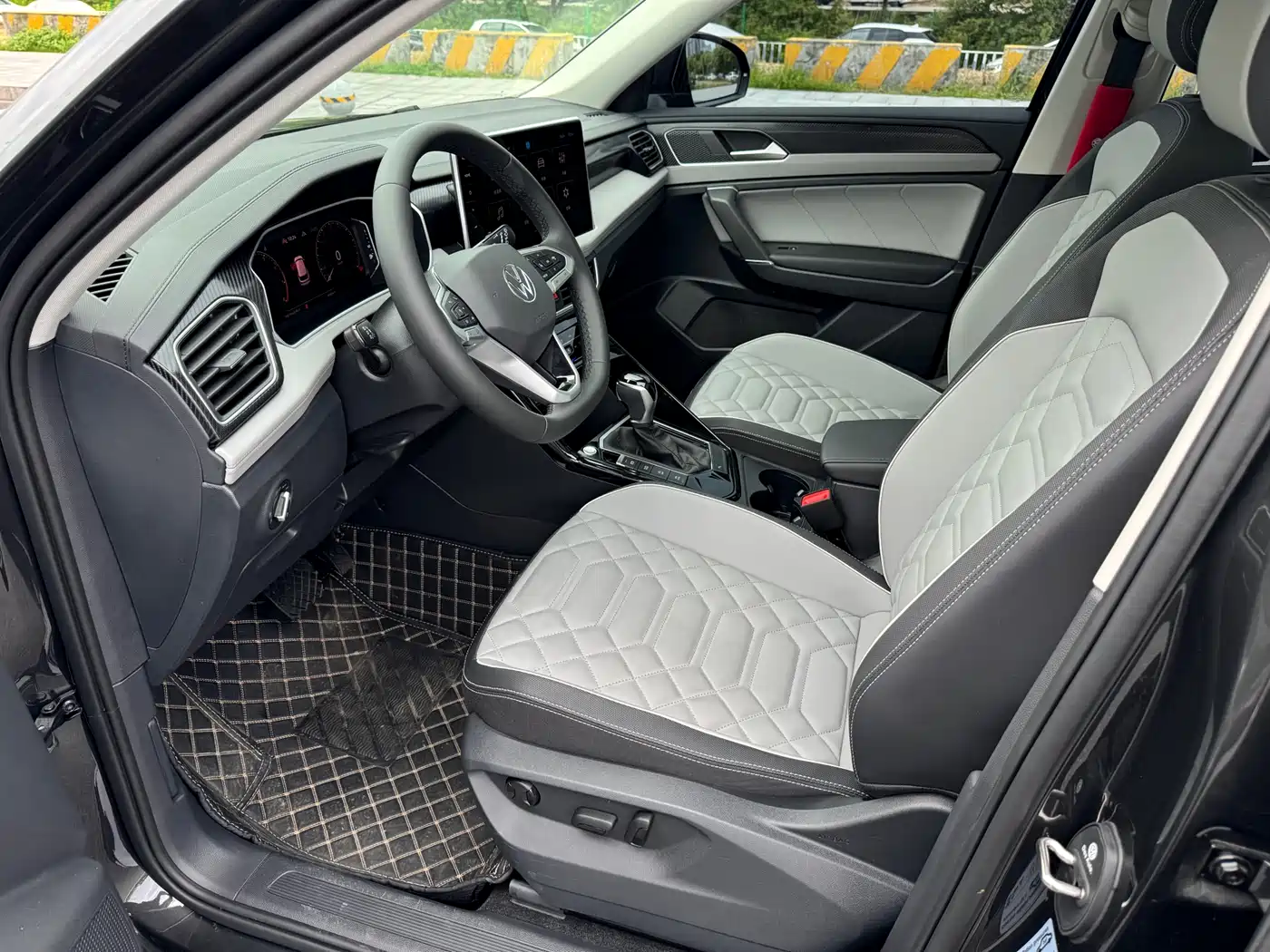 Volkswagen Tayron 2025 Facelift 300TSI Shared Edition фото 8