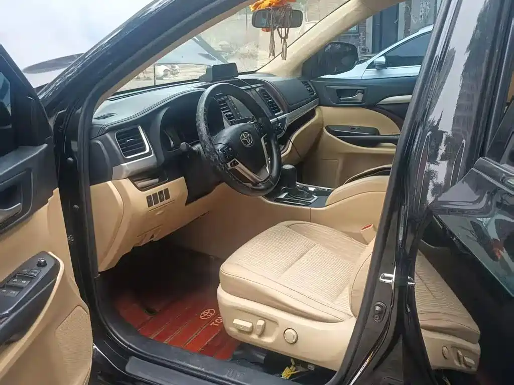 Фото 5 - Toyota Highlander