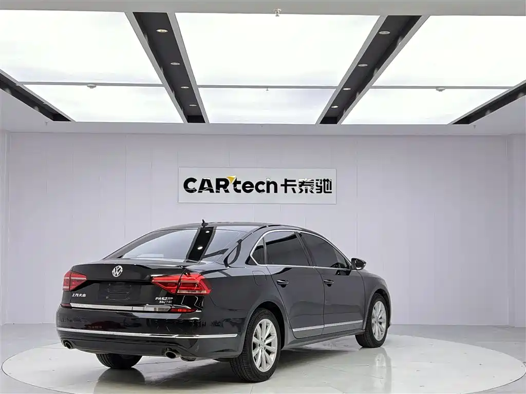 Volkswagen Passat 2017 330TSI DSG Prestige фото 5