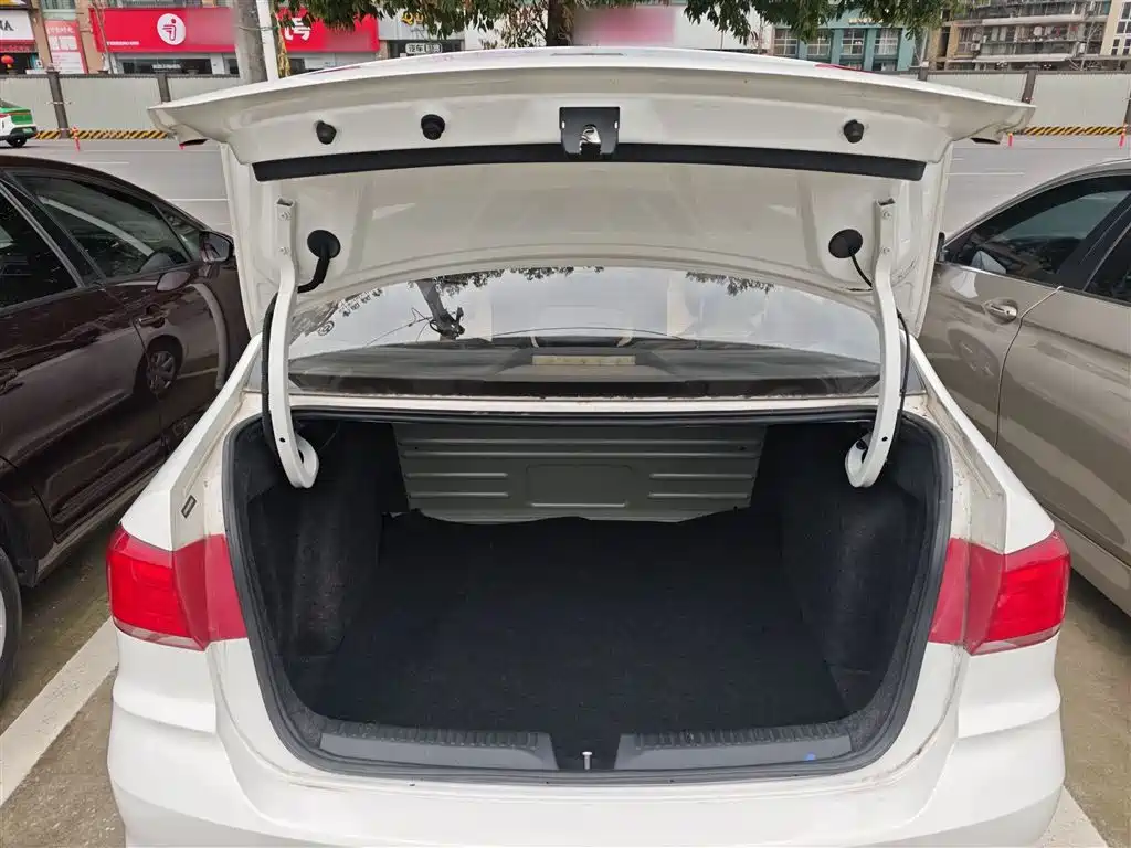 Volkswagen Santana 2016 1.6L Manual Trend Edition фото 19