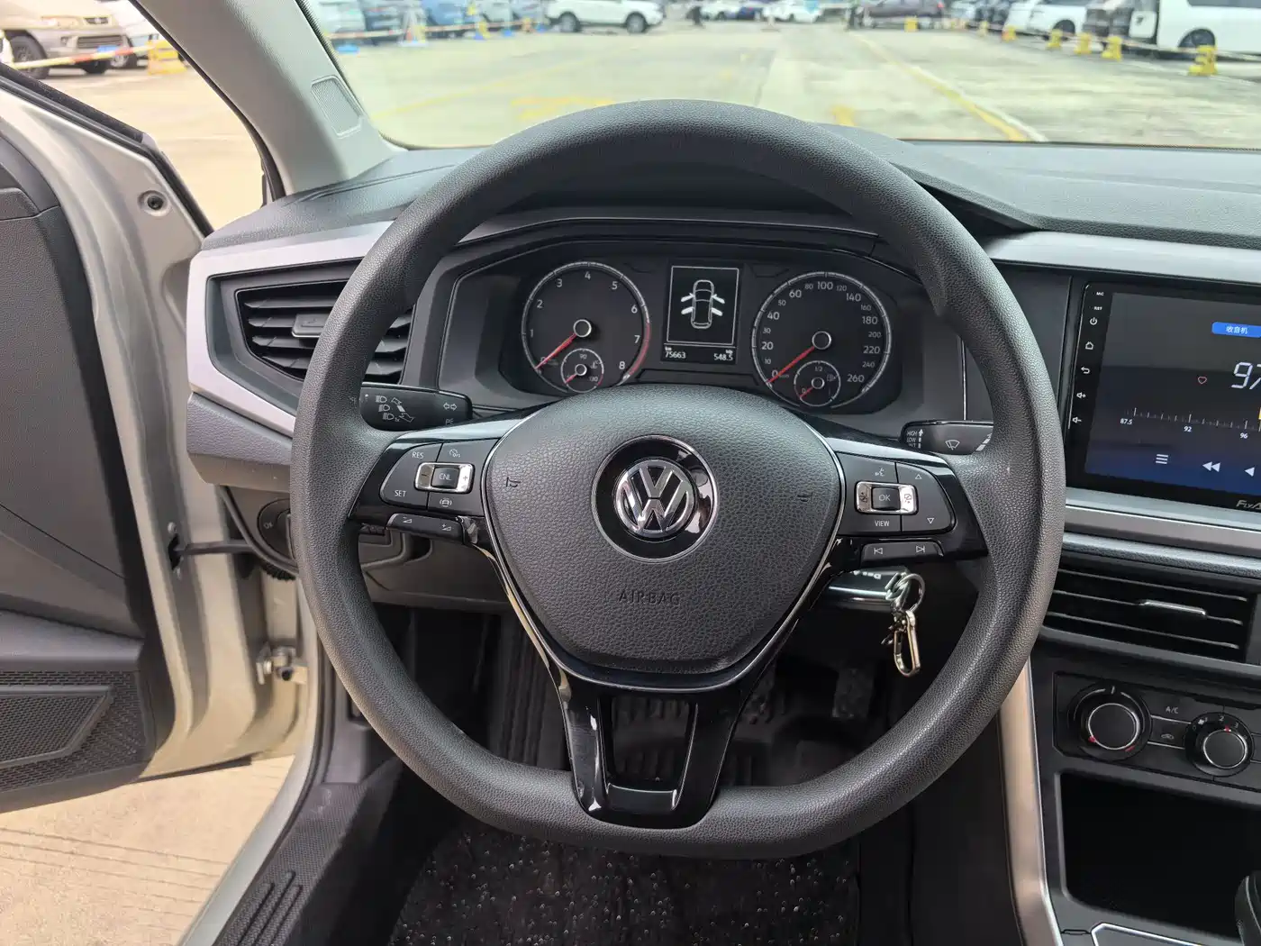 Volkswagen Polo 2019 Plus 1.5L Automatic Panorama Enjoyment Edition фото 13