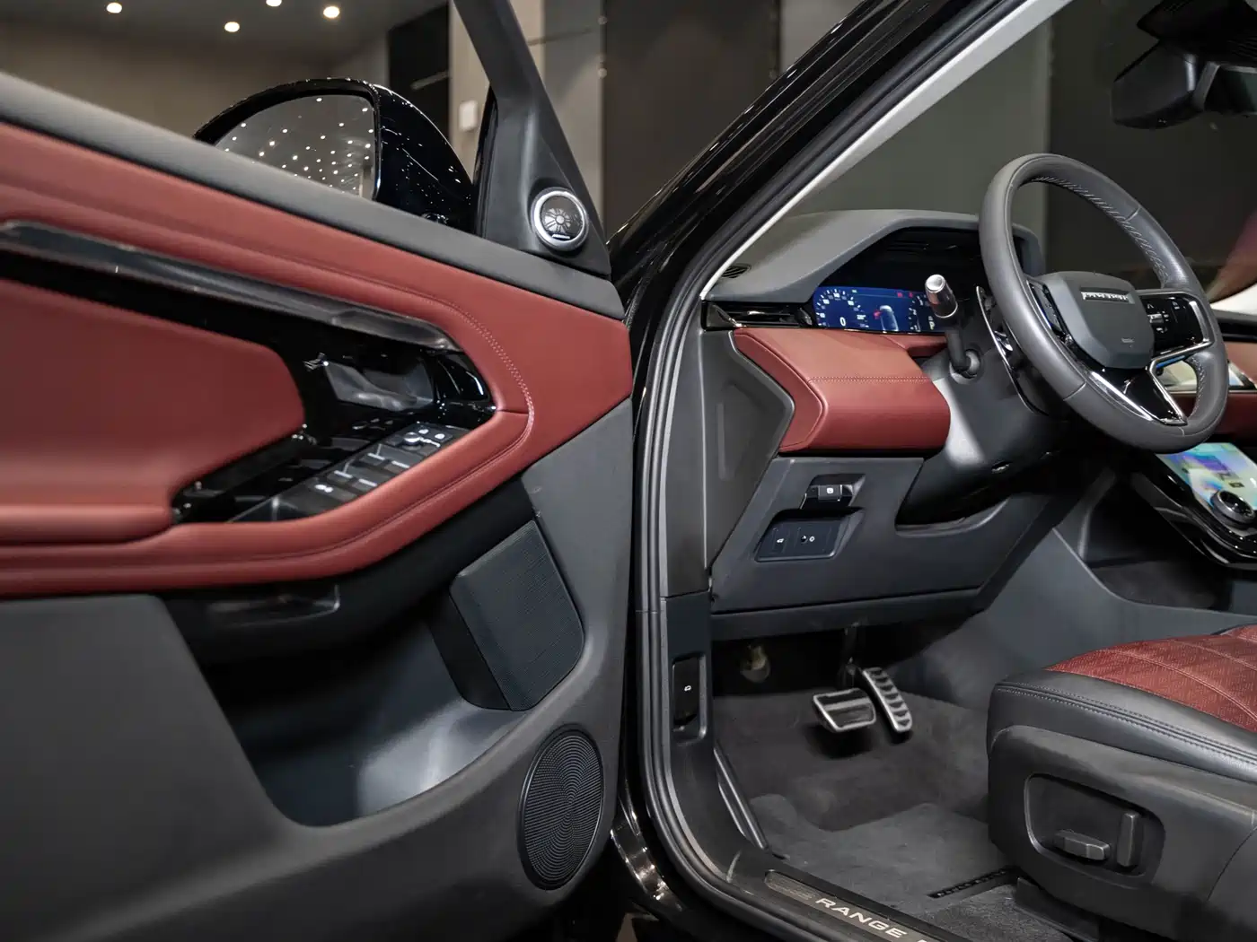 Land Rover Range Rover Evoque 2022 Range Rover Evoque L 249PS R-Dynamic Luxury Edition фото 9