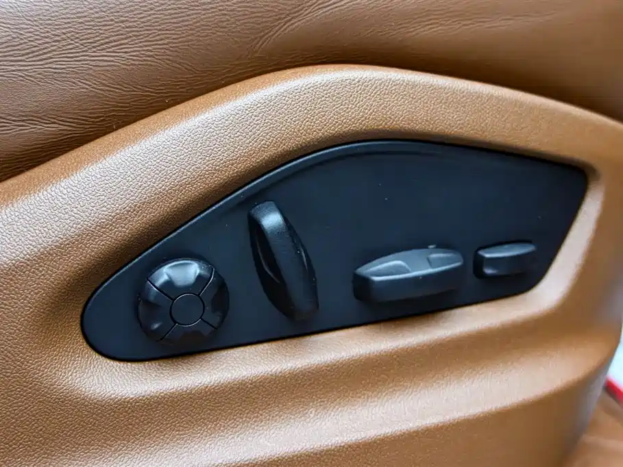 Porsche Cayenne New Energy 2023 Cayenne E-Hybrid 2.0T Platinum Edition фото 28