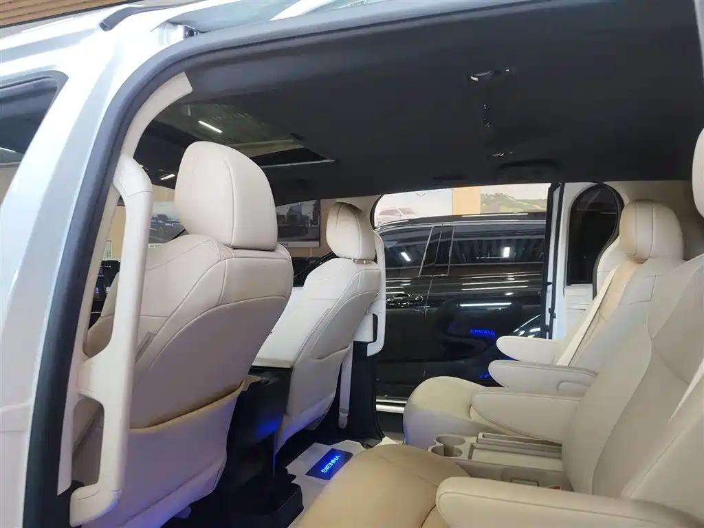 Toyota Sienna 2023 2.5L Hybrid Luxury Edition фото 18