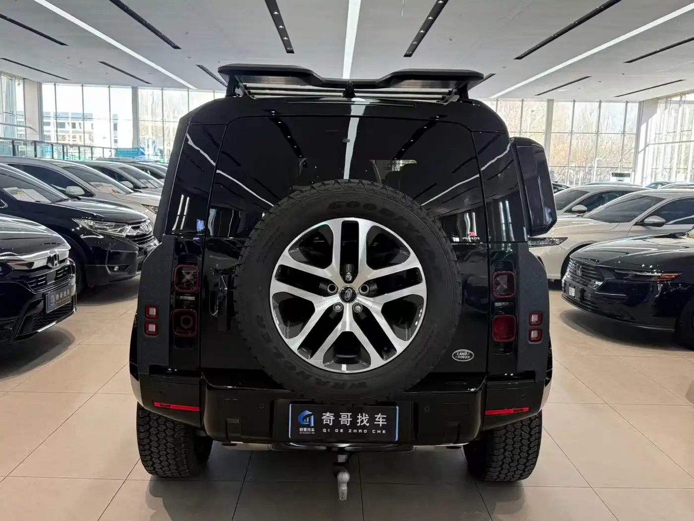 Land Rover Defender 2024 110 3.0T P400 Dark Special Edition фото 4