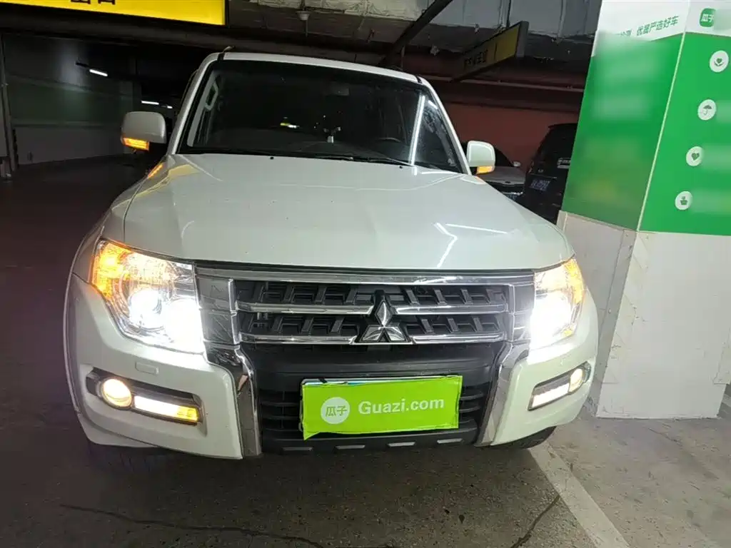 Mitsubishi Pajero (Import) 2016 3.0L Automatic Standard (China IV) фото 3
